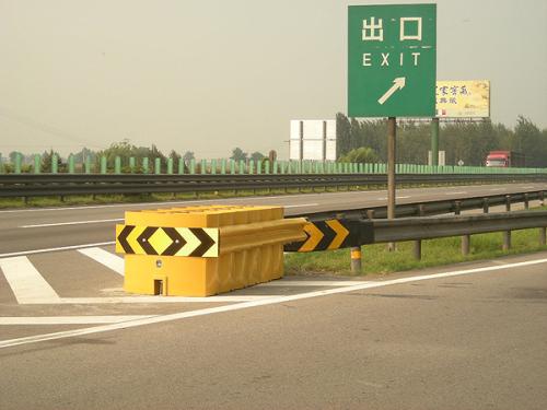 马鞍山花山区导向防撞垫